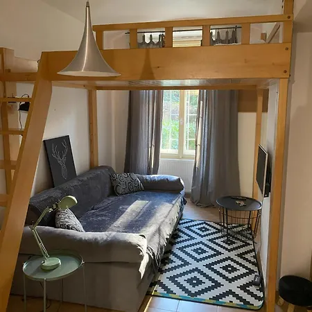 شقة Cozy Garden In The Heart Of